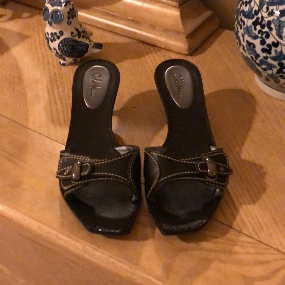 In excellent new condition. Kitten heels. Cole Haan